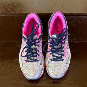 Women ASICS GT2000 Size 9